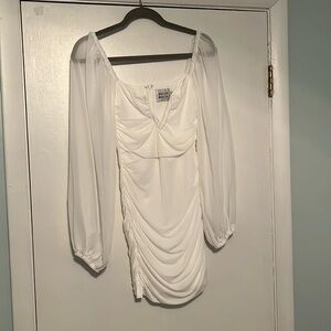Short white dress. Size M
